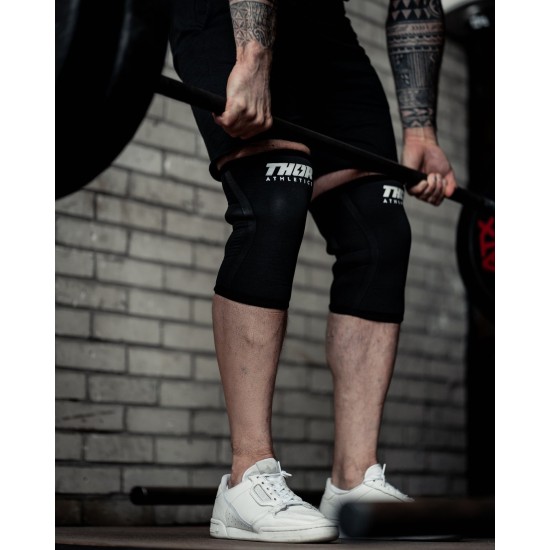 Thor Athletics Knee Sleeves 7mm Neopreen Zwart/Rood Verbeter je prestaties met de Knee Sleeves van Thor Athletics. Ondersteuning, veiligheid voor gewrichten en hoogwaardige kwaliteit.