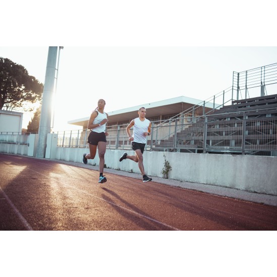 Polar Pacer Pro GPS Hardloophorloge met Hartslagmeting Ontdek de Polar Pacer Pro - een ultralicht hardloophorloge met GPS, barometer, VO2max en lange batterijduur, perfect voor serieuze hardlopers.