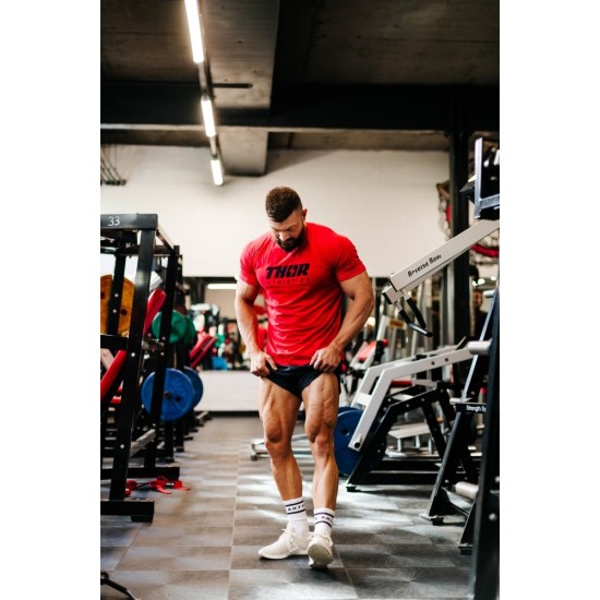 Thor Athletics Unisex Divinity T-Shirt met helm detail Comfortabel en ademend shirt van Thor Athletics, gemaakt van 95% katoen met perfecte stretch. Beschikbaar in zwart en rood.
