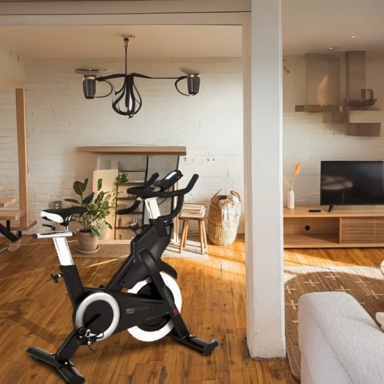 Toorx Evolve Fiets met Magnetisch Remsysteem en 22 kg Vliegwiel Ontdek de Toorx Evolve Indoor Fiets met een geavanceerd magnetisch remsysteem, 24 weerstandsstanden en compatibiliteit met Zwift en Kinomap.