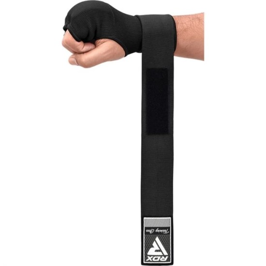 RDX IS2 Binnenhandschoenen met extra grip en 75 cm bandage Vernieuwde RDX IS2 binnenhandschoenen bieden ondersteuning, comfort en bescherming met extra grip en een lange bandage voor boksen en MMA.