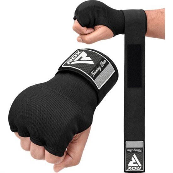 Vernieuwde RDX IS2 binnenhandschoenen bieden ondersteuning, comfort en bescherming met extra grip en een lange bandage voor boksen en MMA.