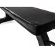 Robuuste Toorx Flat Bench WBX-100, ideaal voor bench oefeningen, belastingscapaciteit van 320 kg en wielen voor eenvoudig verplaatsen.